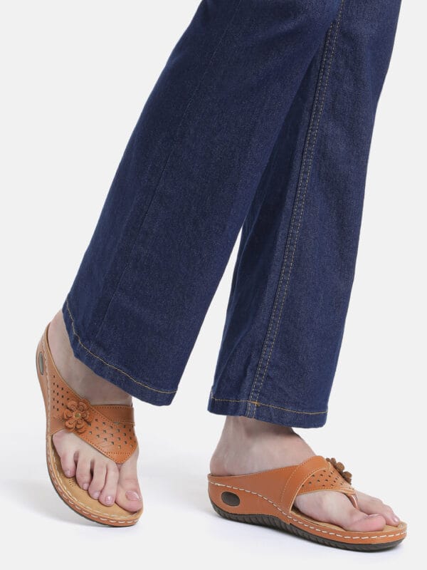 Axium Women's Tan Dr Extra Soft Flats Sandal (DOC231)