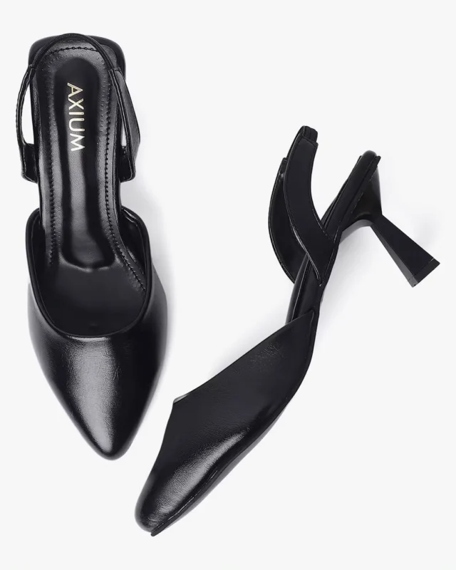 Strap in for elegance in every step! 👠🖤 These Axium black backstrap pump heels blend style and comfort seamlessly, making them the perfect choice for stepping up your fashion game. Embrace the sophistication and step into a world of timeless allure. ✨
.
.
.
🌐www.axiumshoes.con
.
.
.
#AxiumHeels #BlackPumpHeels #EleganceInEveryStep #FashionForward #axiumshoes